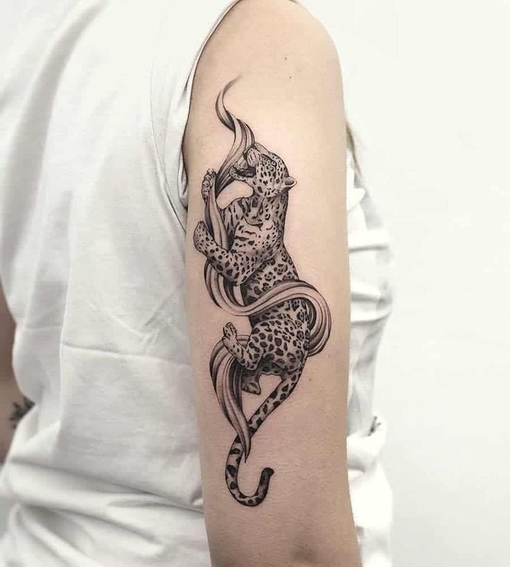 Hình xăm báo đen trên tay, phong cách blackwork chi tiết, ảnh HD.