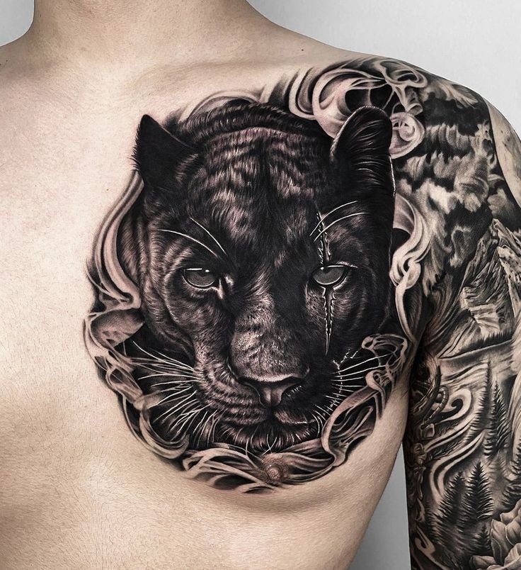 Hình xăm báo đen phong cách blackwork trên ngực, chi tiết sắc nét, độ phân giải HD.