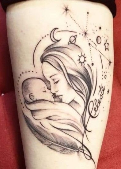 Hình xăm mẹ và bé trên tay, phong cách blackwork, chi tiết tinh tế, độ phân giải HD.