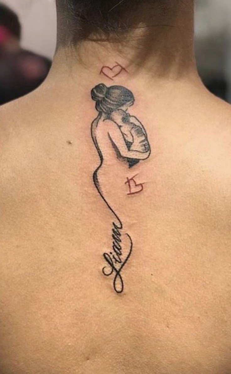 Hình xăm mẹ con trên cổ, phong cách blackwork tinh tế, độ phân giải HD.