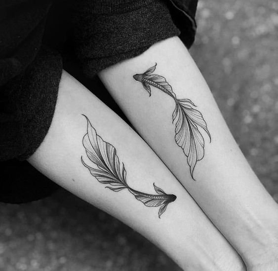 Hình xăm cá phong cách blackwork trên cánh tay, chi tiết cao, ảnh độ phân giải HD.