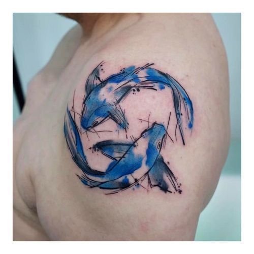Hình xăm cá chép phong cách màu nước trên vai, chi tiết, độ phân giải HD.