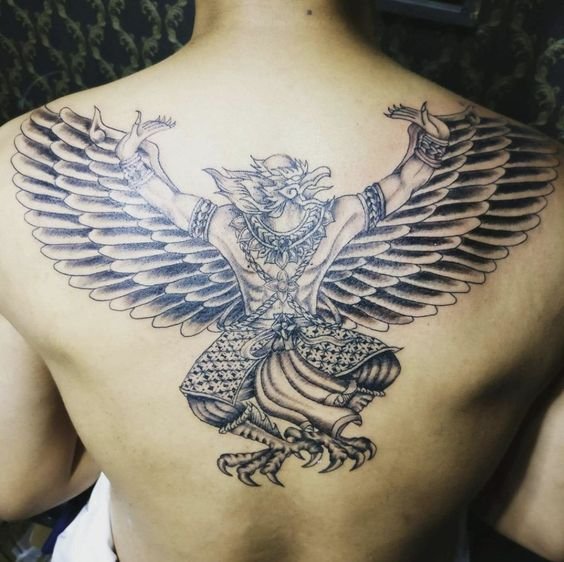 hình xăm kim sí điểu ở lưng khách Hình xăm Garuda trên lưng, phong cách blackwork chi tiết rõ nét, độ phân giải HD.