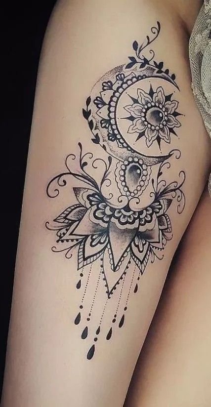 Hình xăm mandala ở đùi, phong cách blackwork chi tiết, độ phân giải HD.